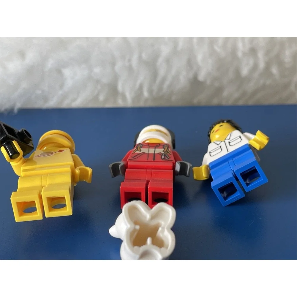 Lego Minifigures‎ Lot of 4! Vintage Spaceman, Fire Pilot, Town Woman, Bear Cub!!